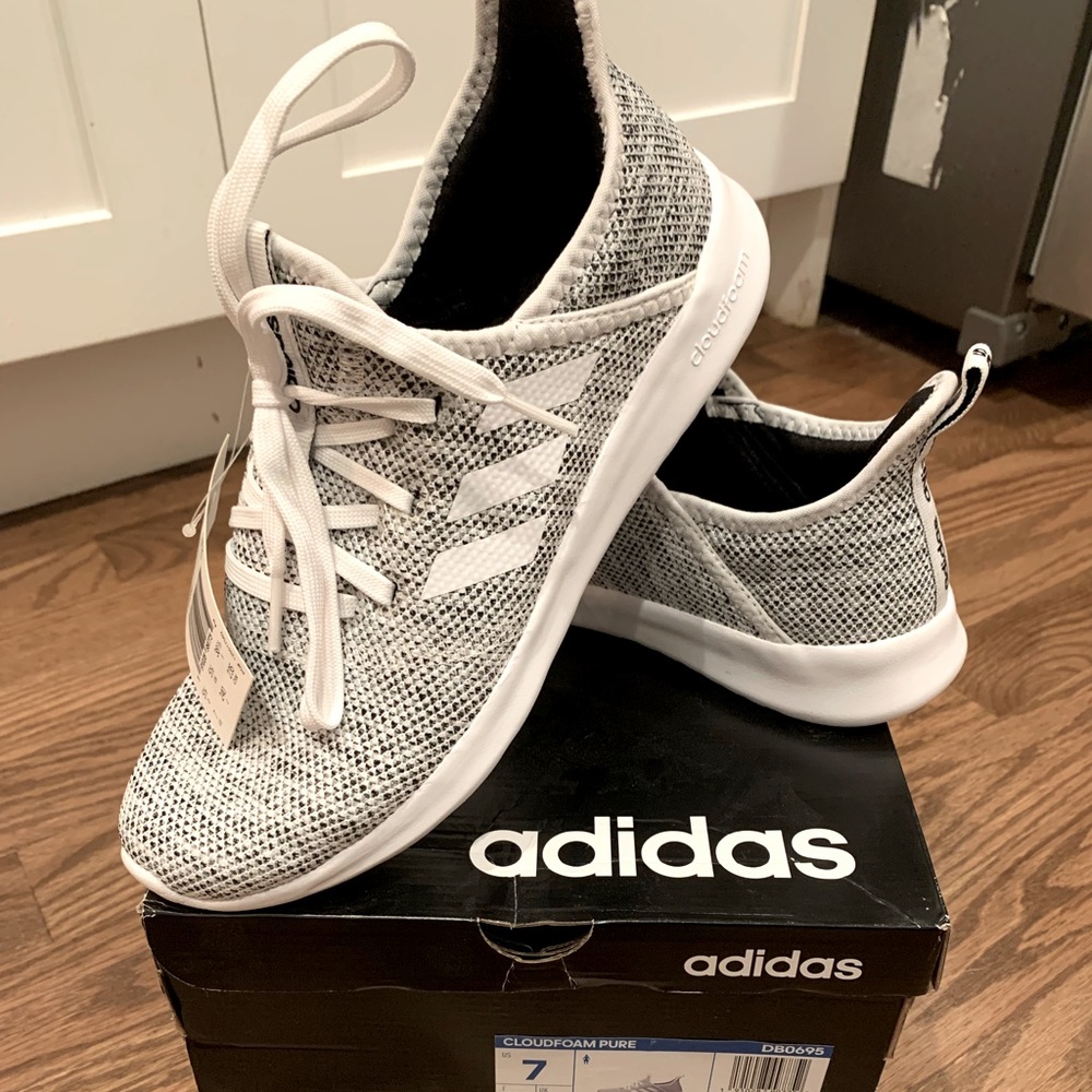 NWT Women’s adidas sneakers